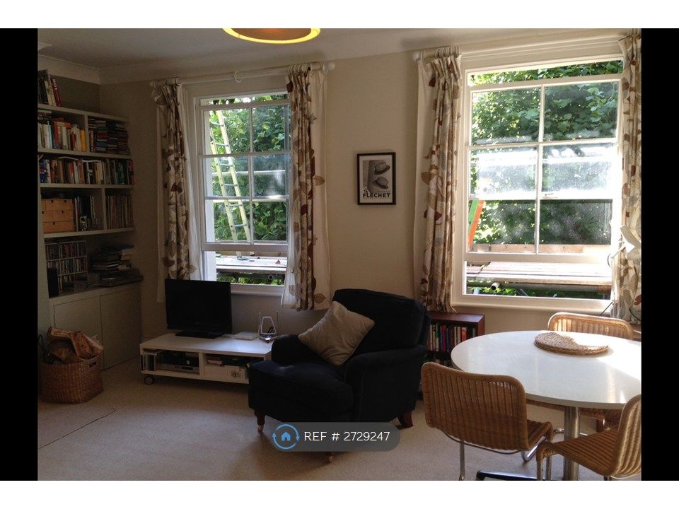 Property photo 3 of 8 Sitting Room