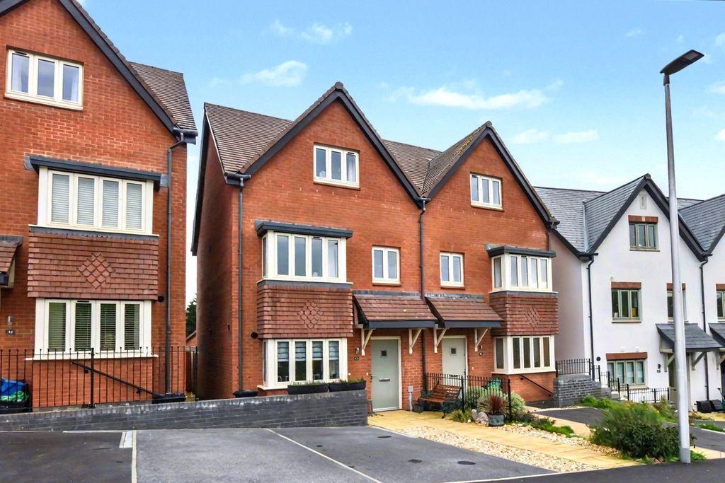 Property photo 1 of 18 1 - Front