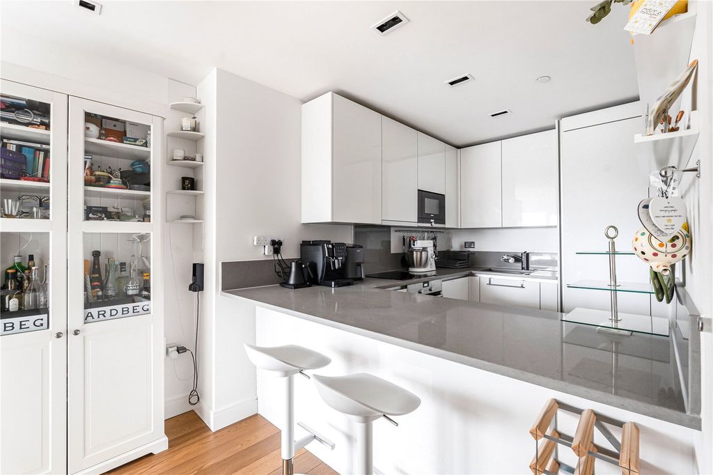 Property photo 2 of 17 Kitchen