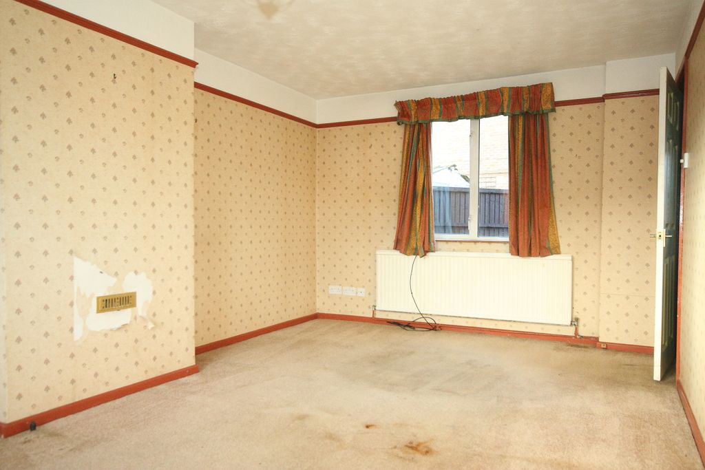 Property photo 3 of 12 Living/Dining Room