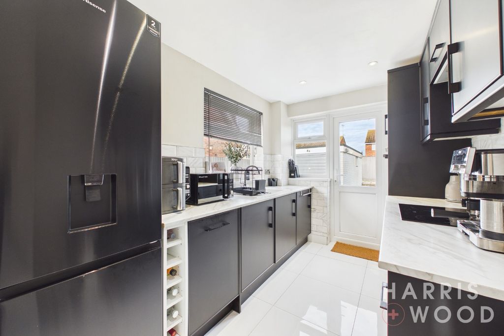 Property photo 2 of 27 5520884