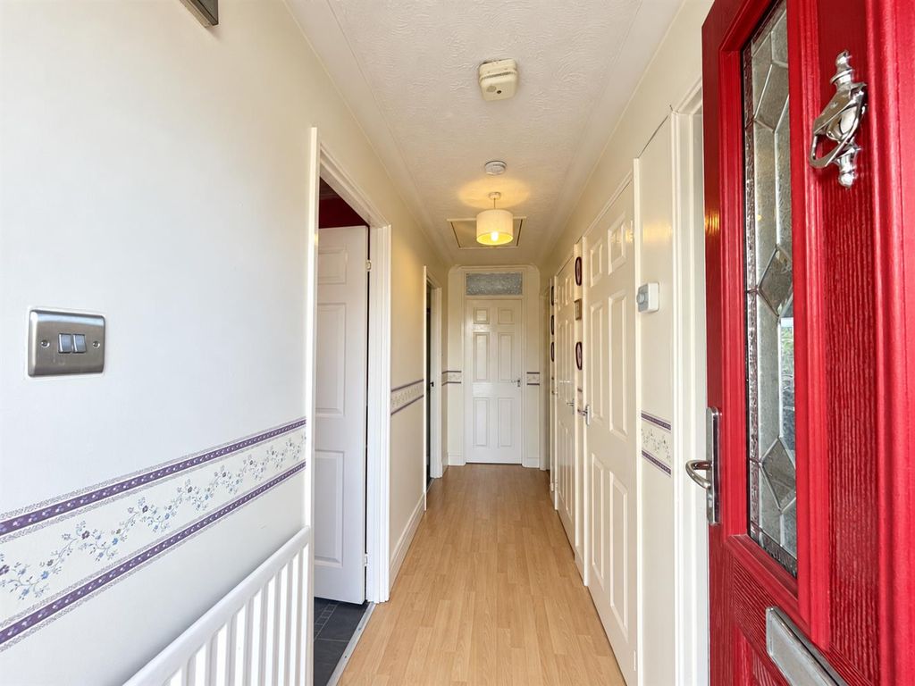 Property photo 2 of 19 Whit8.Png