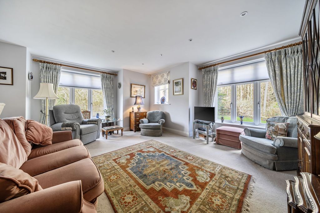 Property photo 2 of 27