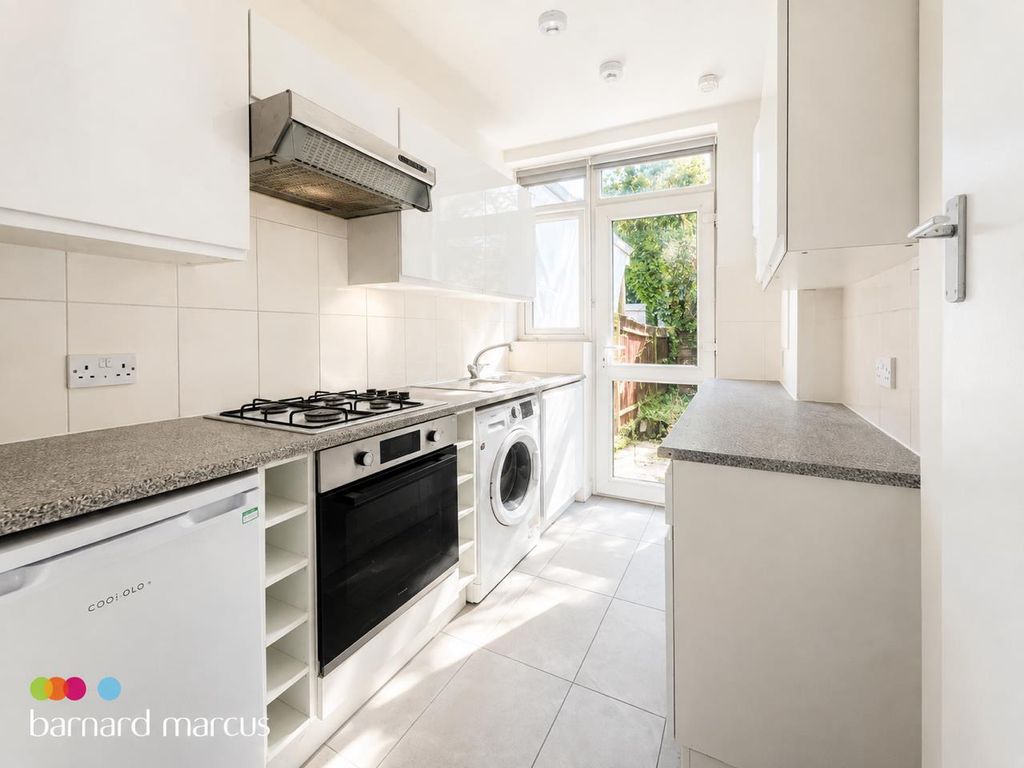 Property photo 3 of 4 Kitchen