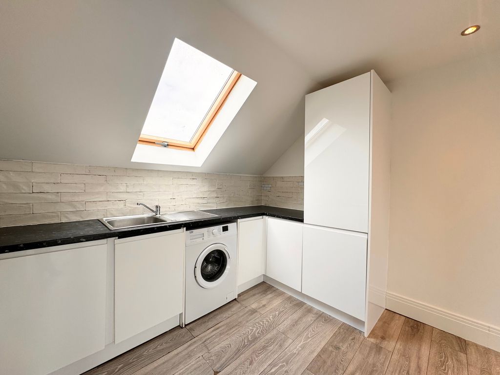 Property photo 3 of 7 Kitchen