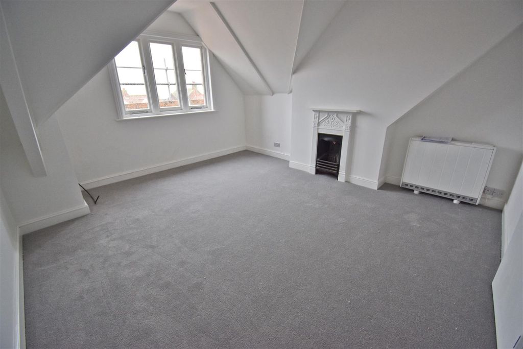 Property photo 3 of 11 Lounge.Jpg