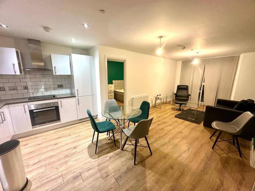 Property photo 1 of 6 Modern &amp; Unfurnished Two Bed Two Bath City Centre Apartment