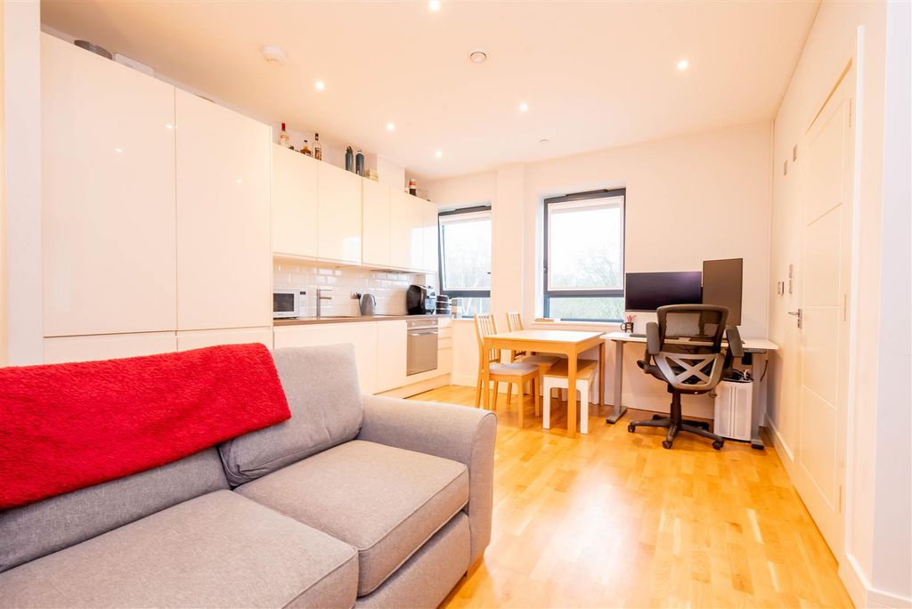 Property photo 2 of 13