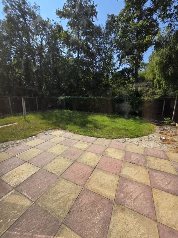Property photo 2 of 15 Garden & Back Hedge Is Not Pet Proof