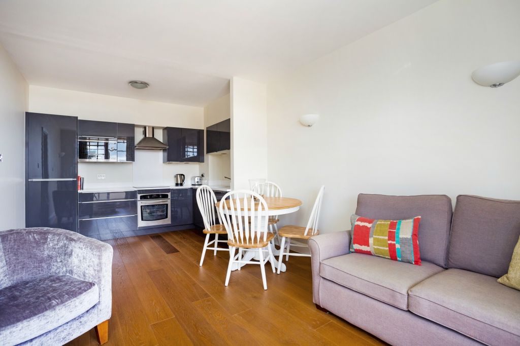 Property photo 1 of 10 Reception/Kitchen