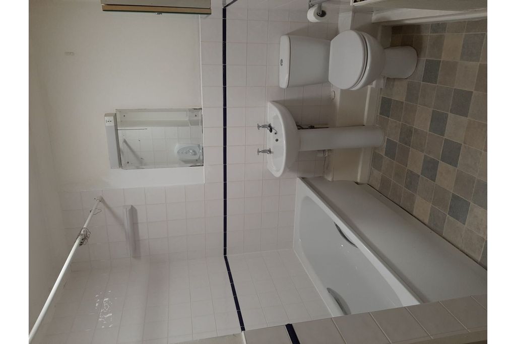 Property photo 3 of 6 Bathroom