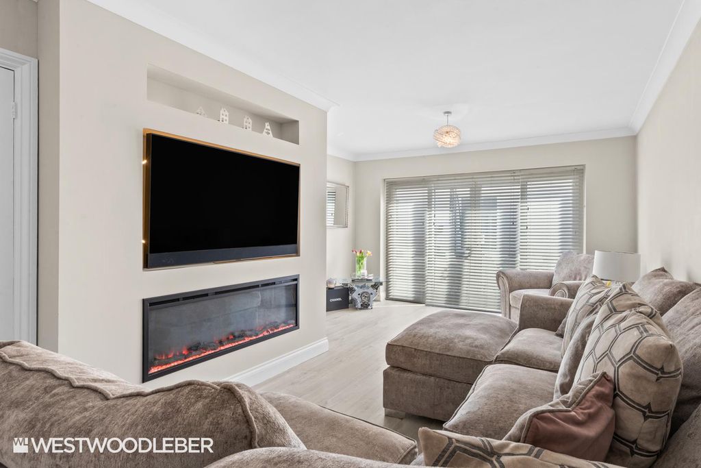 Property photo 2 of 35 Lordstreet_7.Jpg