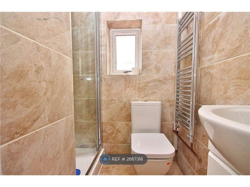 Property photo 2 of 6 Toilet