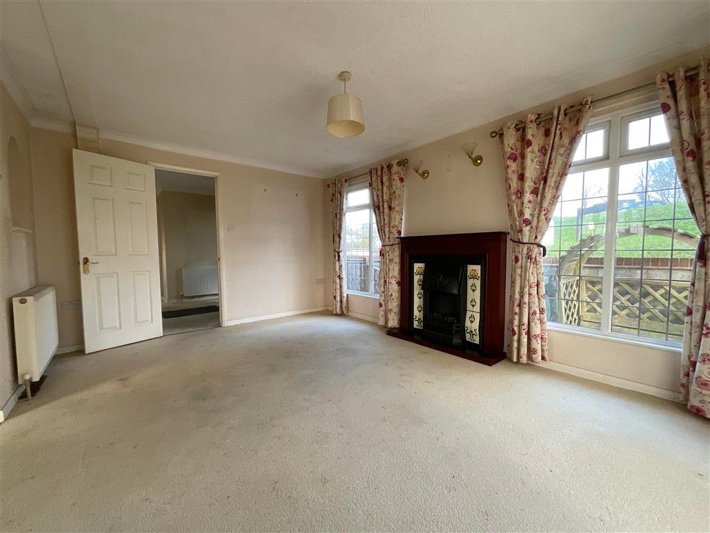 Property photo 3 of 7 Lounge