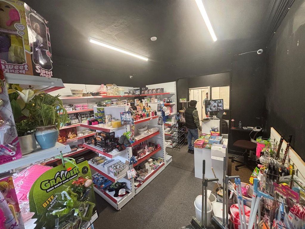 Property photo 3 of 19 Current Shop