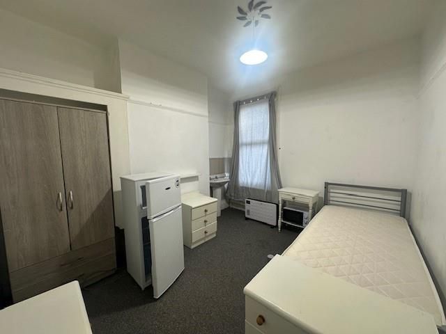 Property photo 1 of 4 Room