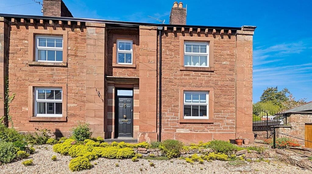 Property photo 1 of 18