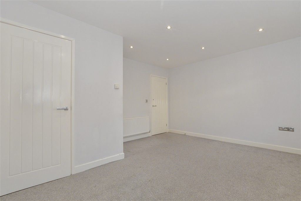 Property photo 1 of 10 Lounge