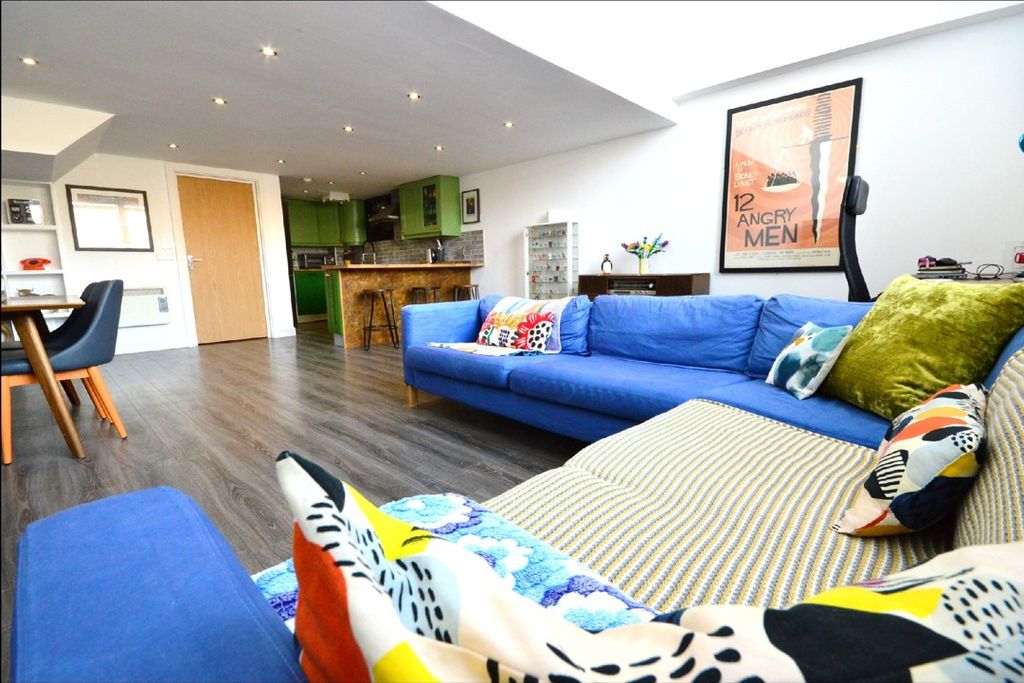 Property photo 2 of 13 2