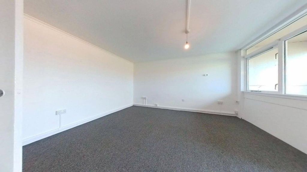 Property photo 2 of 9 Picture No. 23
