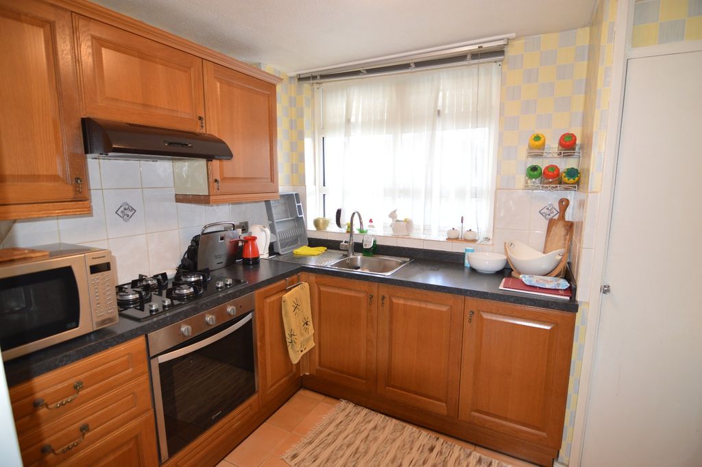 Property photo 2 of 8 4535381