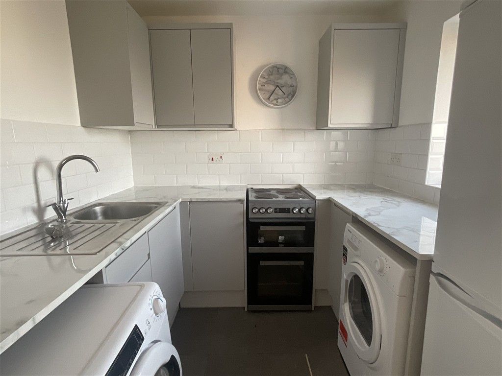 Property photo 3 of 9 Kitchen