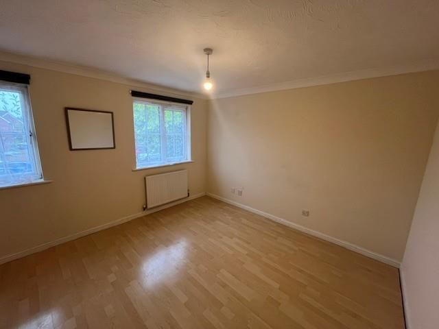 Property photo 3 of 11 Bed 2 ..Jpg
