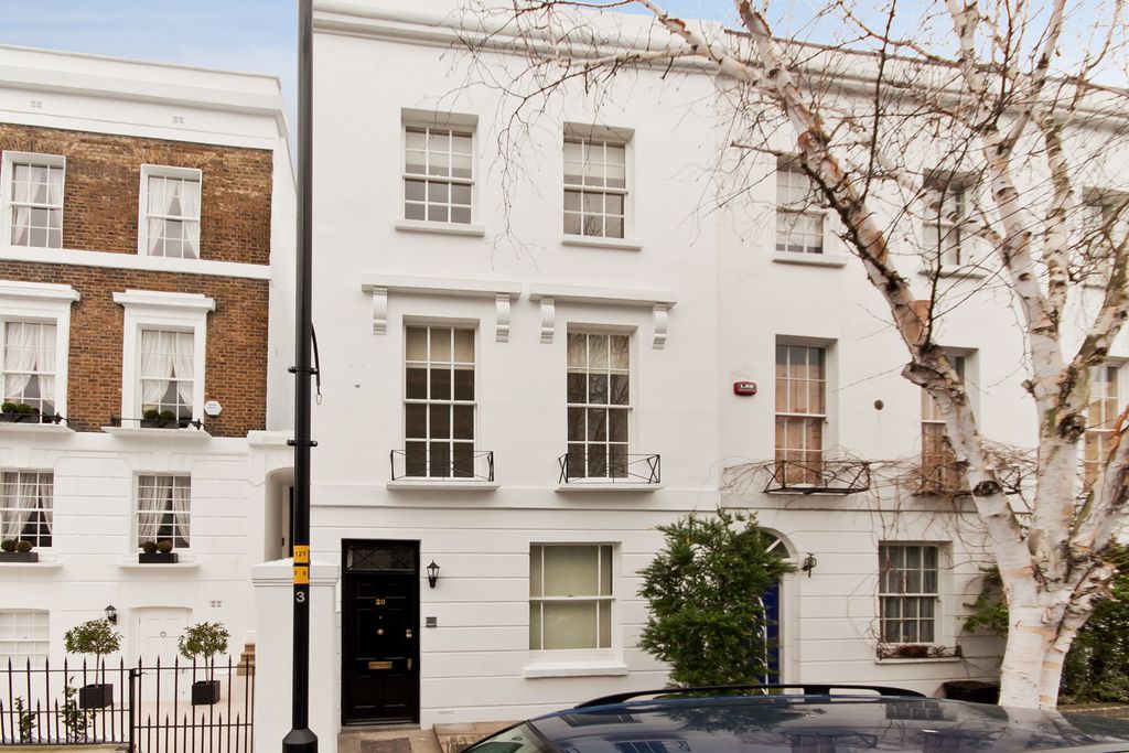 Property photo 3 of 9 Front