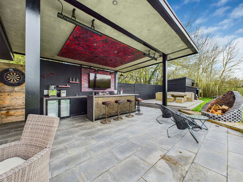 Property photo 3 of 34