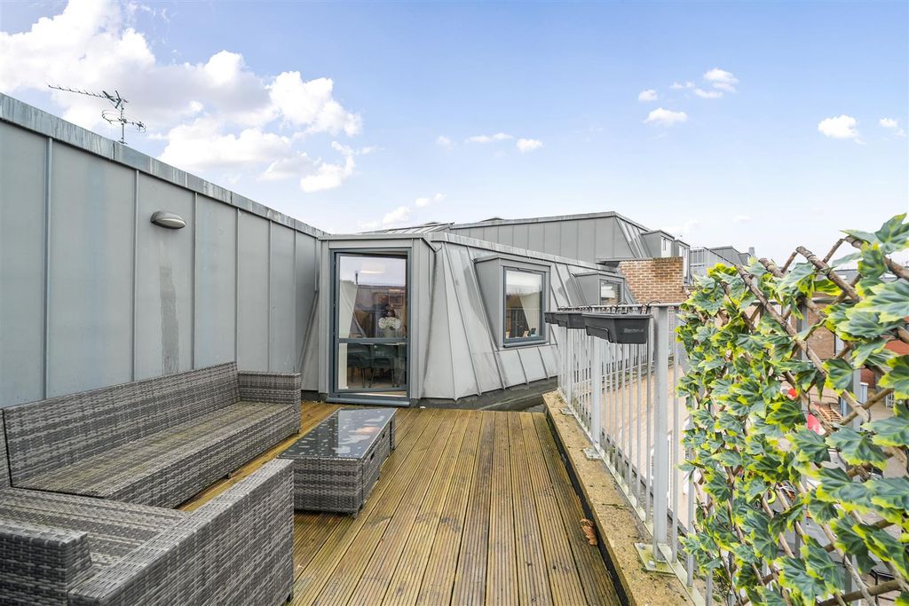 Property photo 2 of 16 Private Terrace: