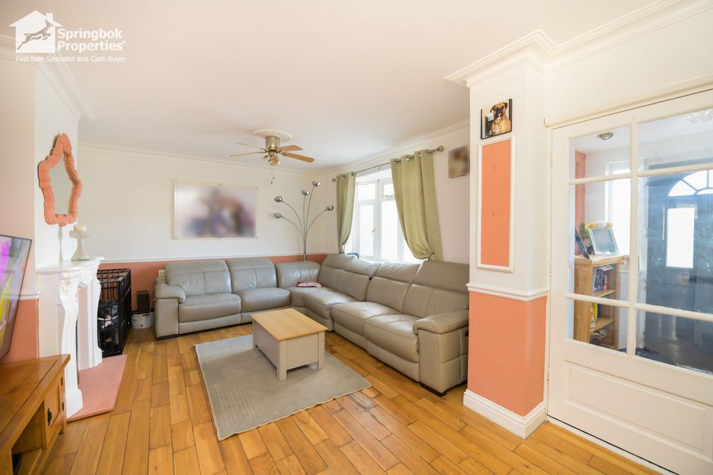 Property photo 3 of 19 Image 2