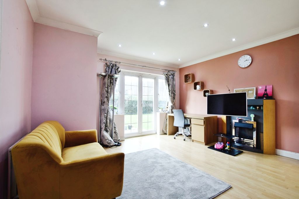 Property photo 2 of 17 Photography