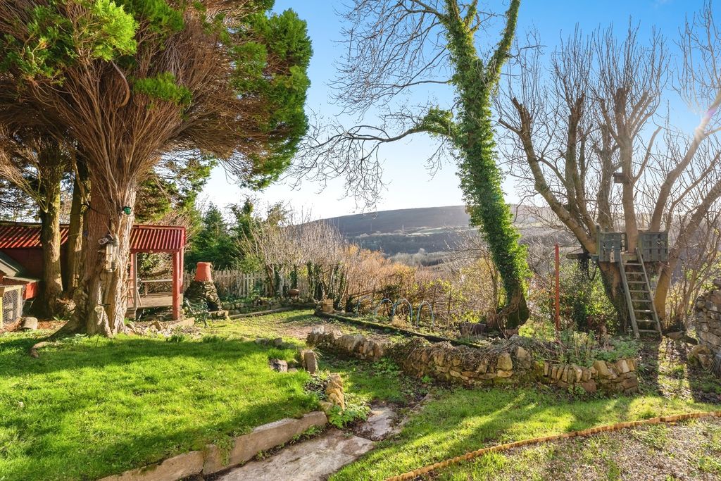 Property photo 2 of 34 Gardens &amp; Views