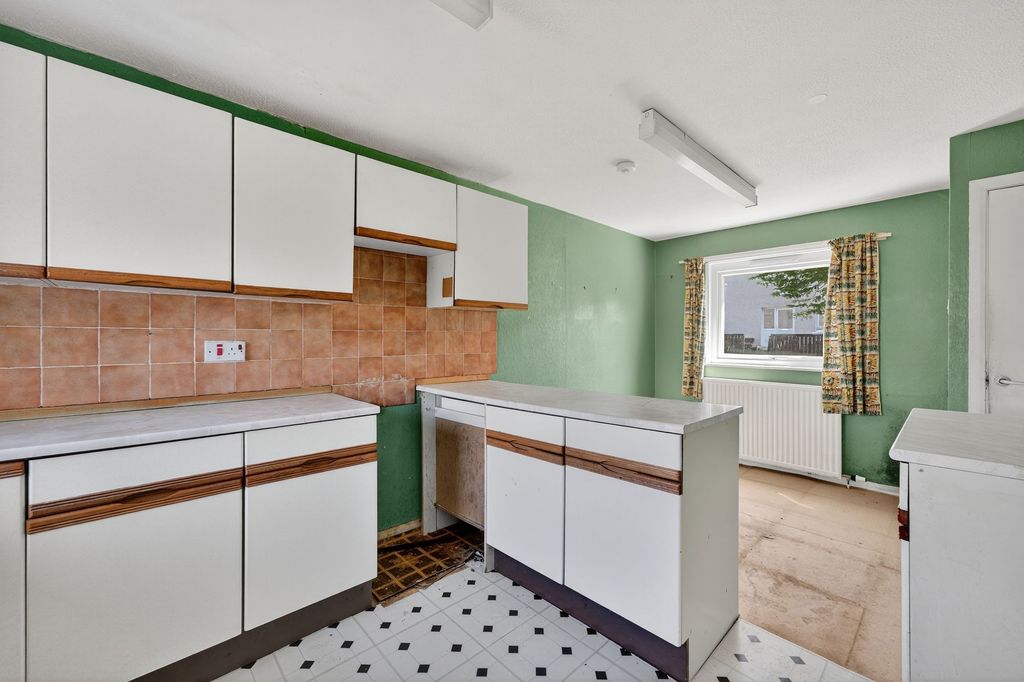 Property photo 2 of 28
