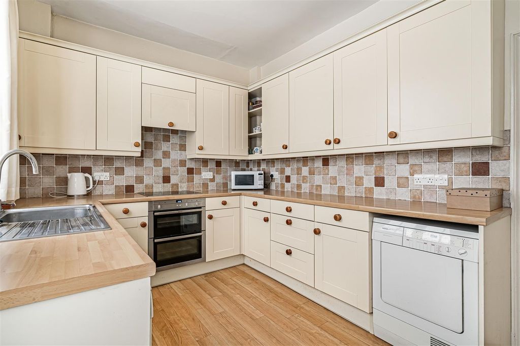 Property photo 3 of 26