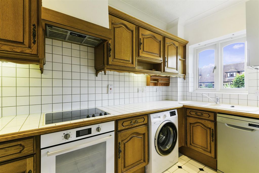 Property photo 2 of 15 Meade Court, 33- (4).Jpg