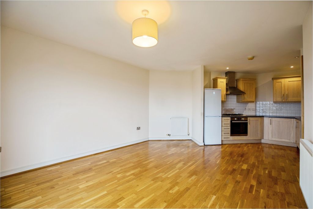 Property photo 3 of 16 Lounge / Kitchen