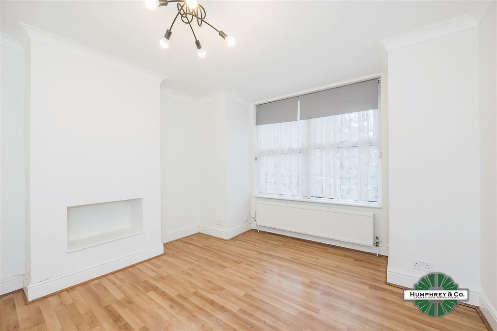 Property photo 2 of 13 Flat 1 21 Boundary Road -001.Jpg