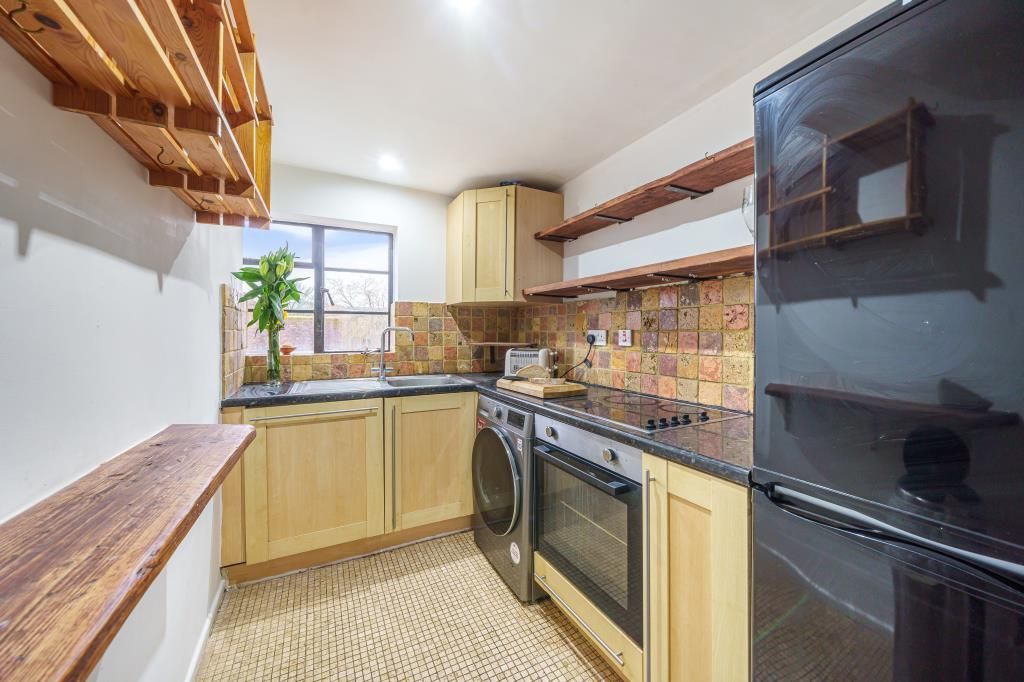 Property photo 1 of 11 Kitchen