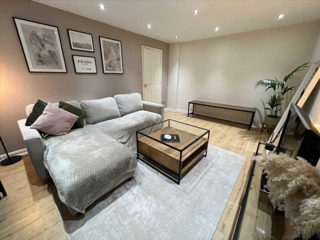 Property photo 2 of 6