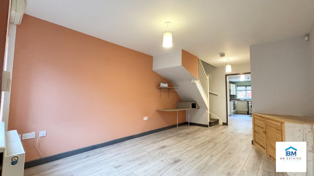 Property photo 3 of 9 Photo 2