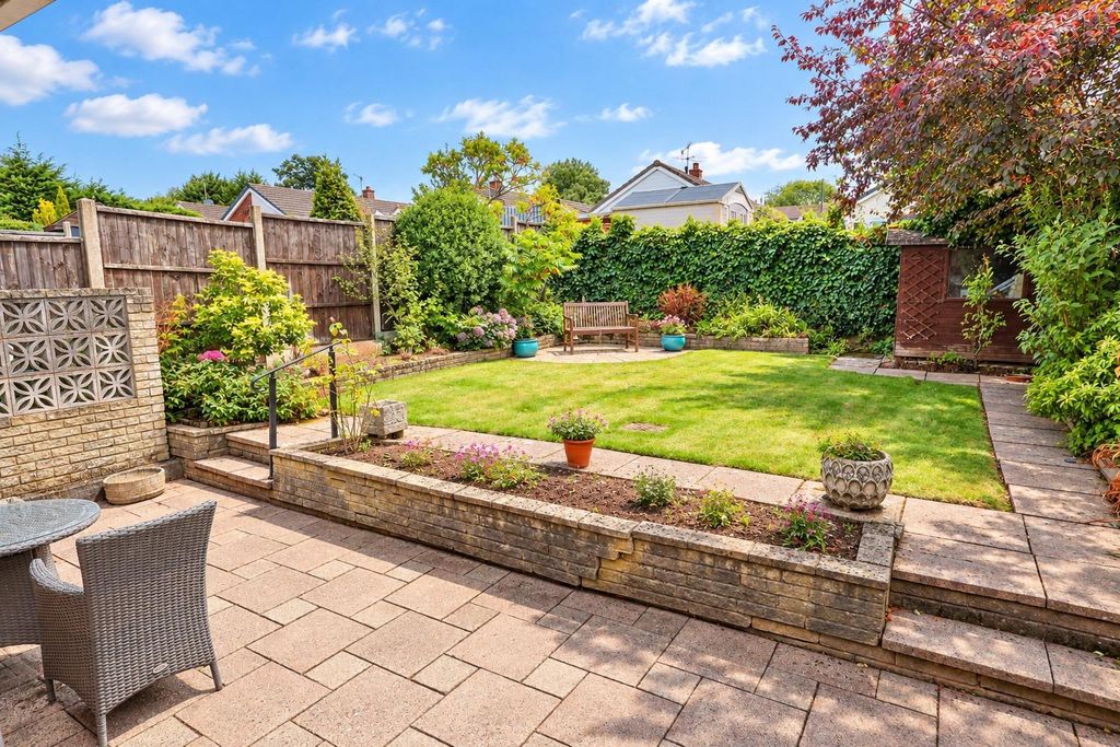 Property photo 2 of 16 Garden