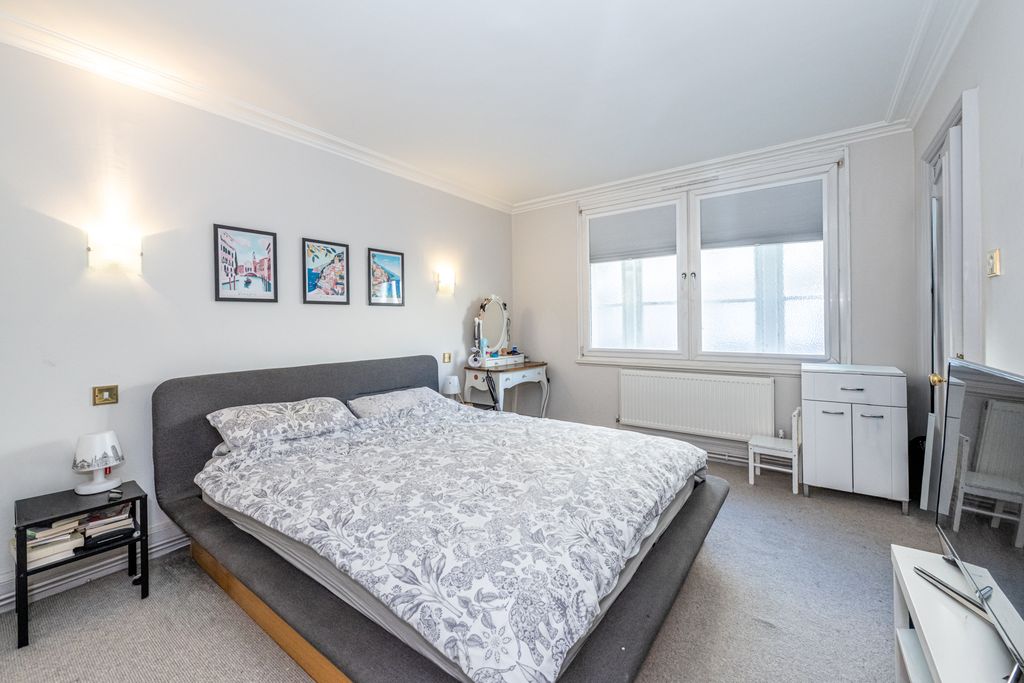 Property photo 3 of 12