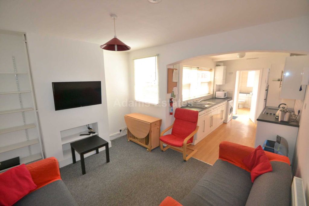 Property photo 2 of 11