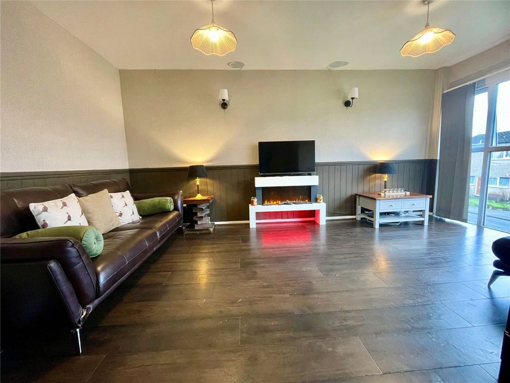 Property photo 3 of 10 Lounge/Diner