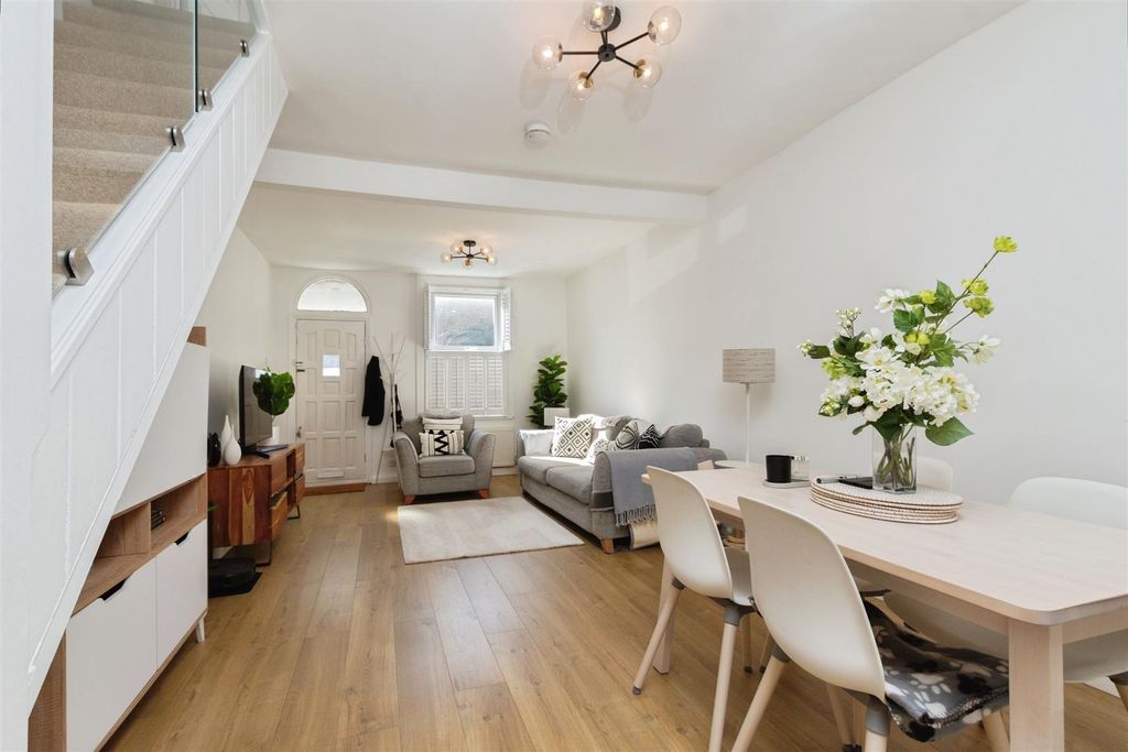 Property photo 2 of 17 Stanley Road