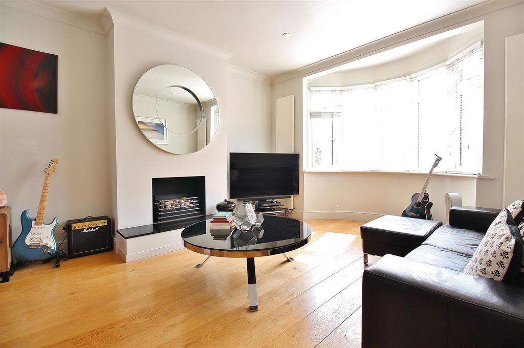 Property photo 3 of 8