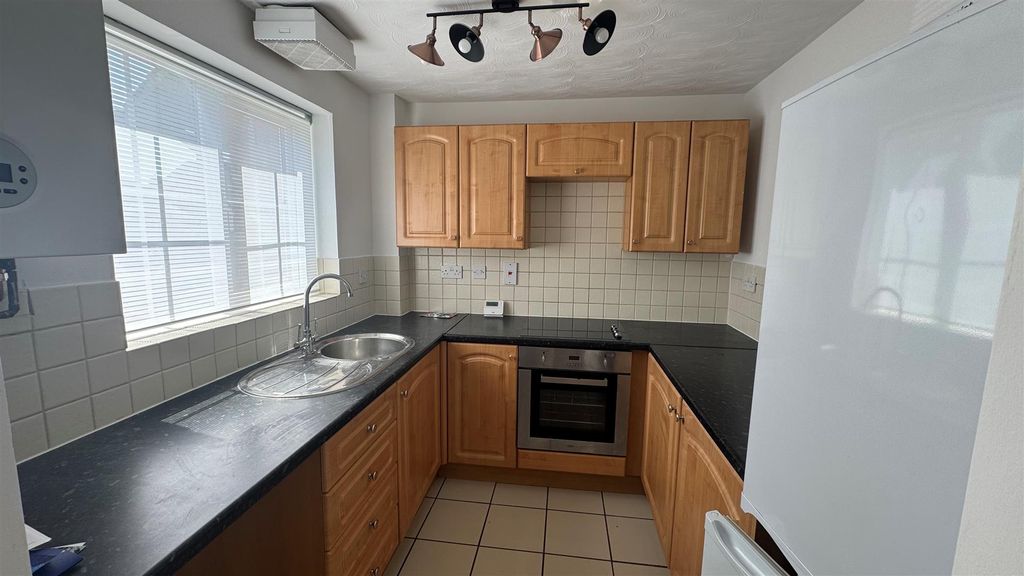 Property photo 3 of 8 Kitchen.Jpg