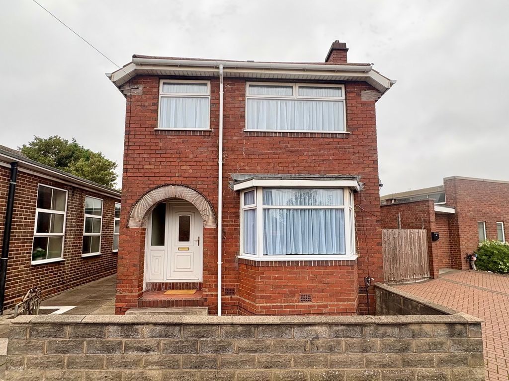 Property photo 1 of 12