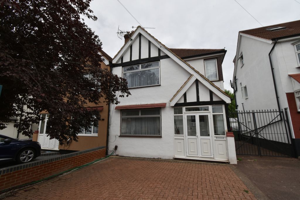 Property photo 1 of 32 3 Bedroom House For Sale – Nathans Road, Wembley, Ha0